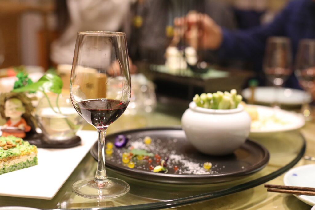 Kolacja degustacyjna - czym różni się od zwykłej wizyty w restauracji?